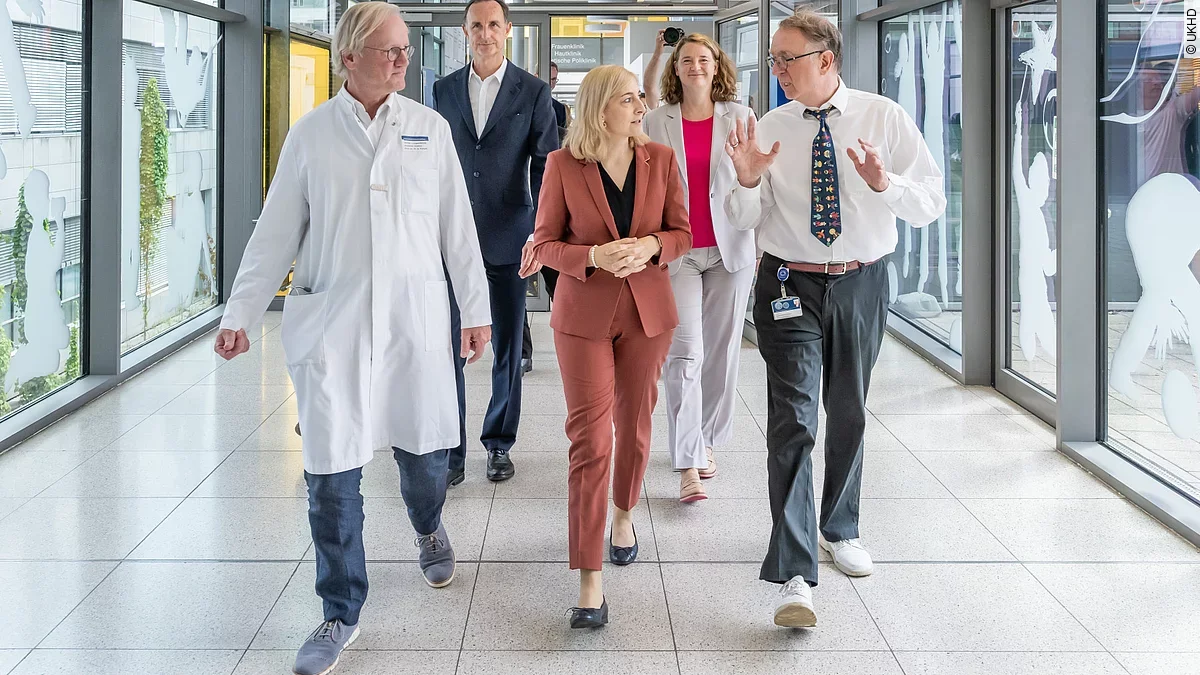 Nina Warken zu Besuch am Uniklinikum Heidelberg