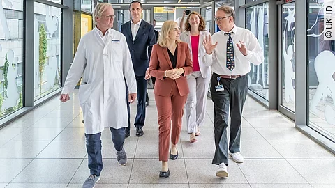 Nina Warken zu Besuch am Uniklinikum Heidelberg