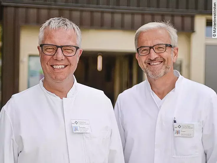 Dr. Thomas Wege (links) und Dr. Bernd Wejda sind vom Verwaltungsrat der Mühlenkreiskliniken zu Direktoren ernannt worden.