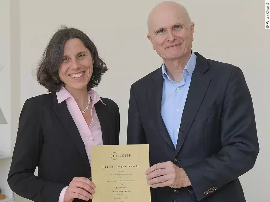 Urkundenübergabe Gabrysch