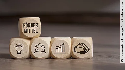 Fördermittel Holzwürfel mit "Fördermittel"-Aufdruck