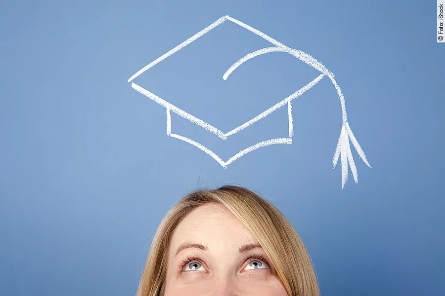 Doktorhut Frau mit Doktorhut