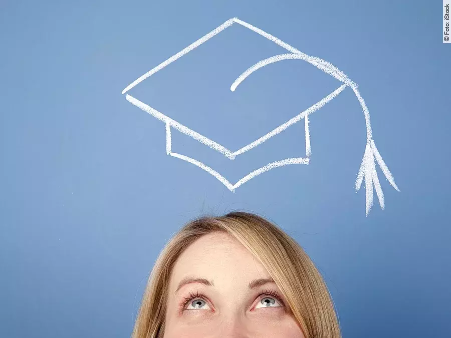 Doktorhut Frau mit Doktorhut