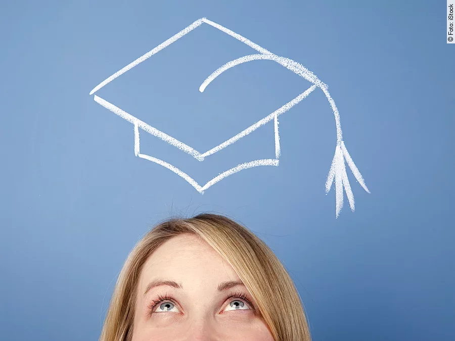 Doktorhut Frau mit Doktorhut