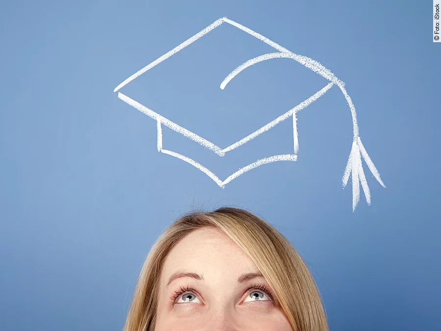 Doktorhut Frau mit Doktorhut