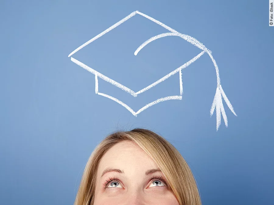 Doktorhut Frau mit Doktorhut