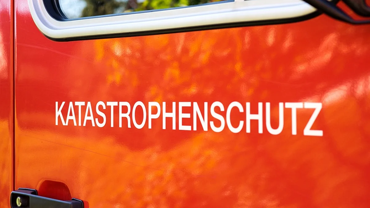 Katastrophenschutz Einsatzfahrzeug mit der Aufschrift Katastrophenschutz