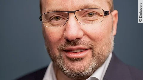 Dr. Christian Unzicker Dr. Christian Unzicker