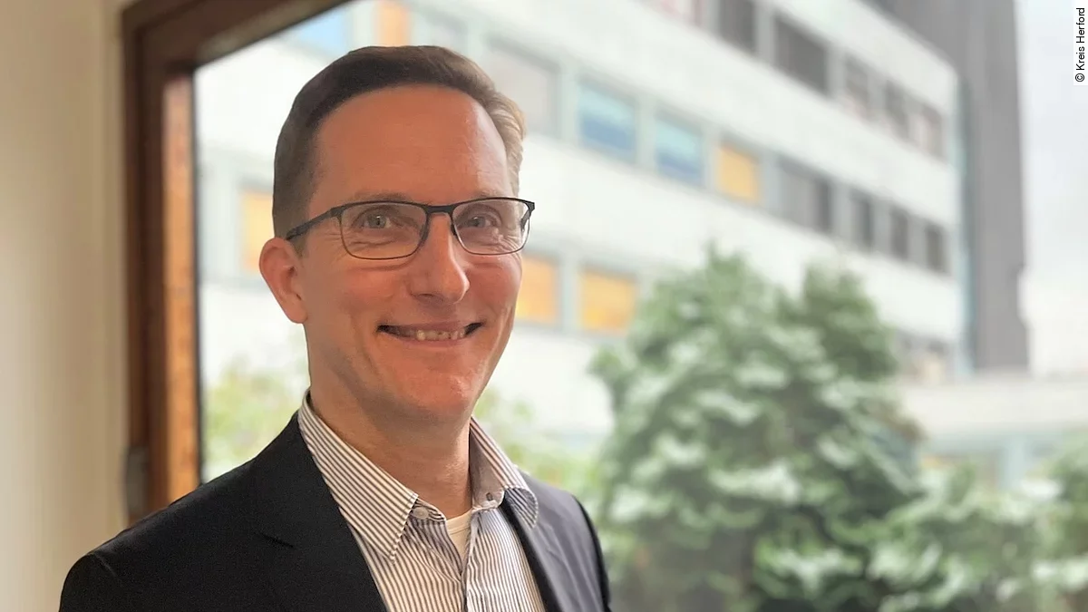 Dr. Andreas Schroeder Dr. Andreas Schroeder