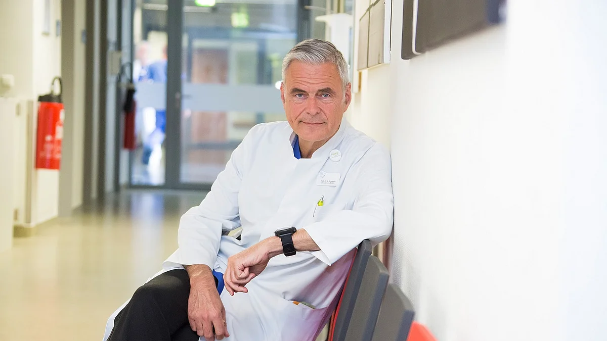 Prof. Uwe Janssens