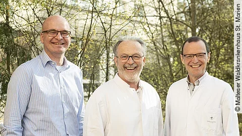Horst Huber v.l.n.r: Geschäftsführer Carsten Haeckel, Scheidender Ärztlicher Direktor Horst Beyer, Neuer Ärztlicher Direktor Horst Huber