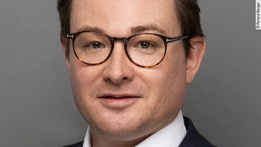 Dr. Alexander Schmithausen