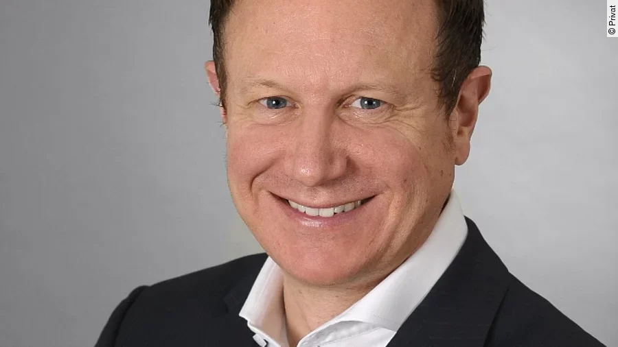 Dr. Niklas Cruse Dr. Niklas Cruse