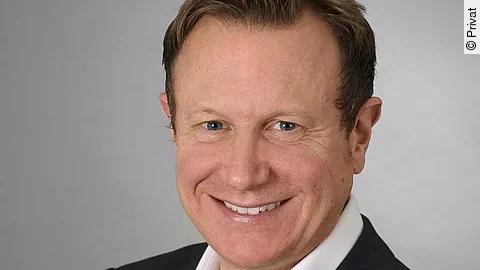 Dr. Niklas Cruse Dr. Niklas Cruse