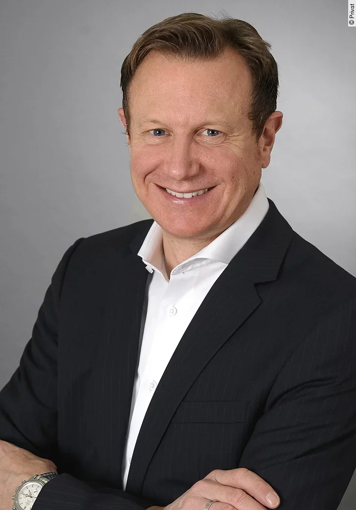 Dr. Niklas Cruse Dr. Niklas Cruse