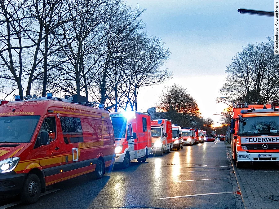 Evakuierung des Krankenhauses Porz am Rhein