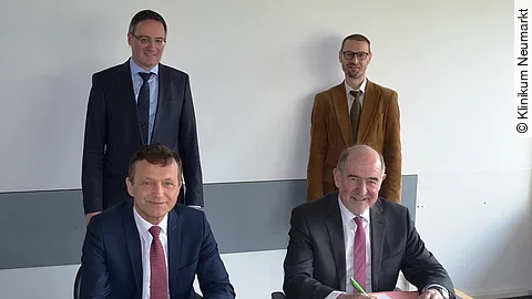 Obere Reihe v.l.: Johannes Goth, Peter Weymayr, untere Reihe v.l.: Xaver Frauenknecht, Landrat Willibald Gailler