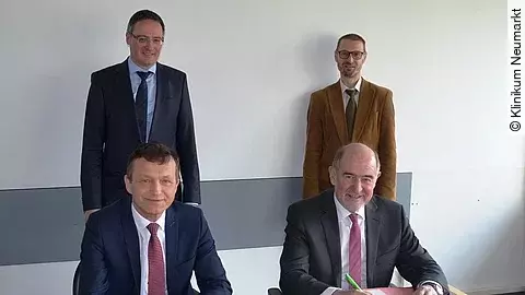 Obere Reihe v.l.: Johannes Goth, Peter Weymayr, untere Reihe v.l.: Xaver Frauenknecht, Landrat Willibald Gailler