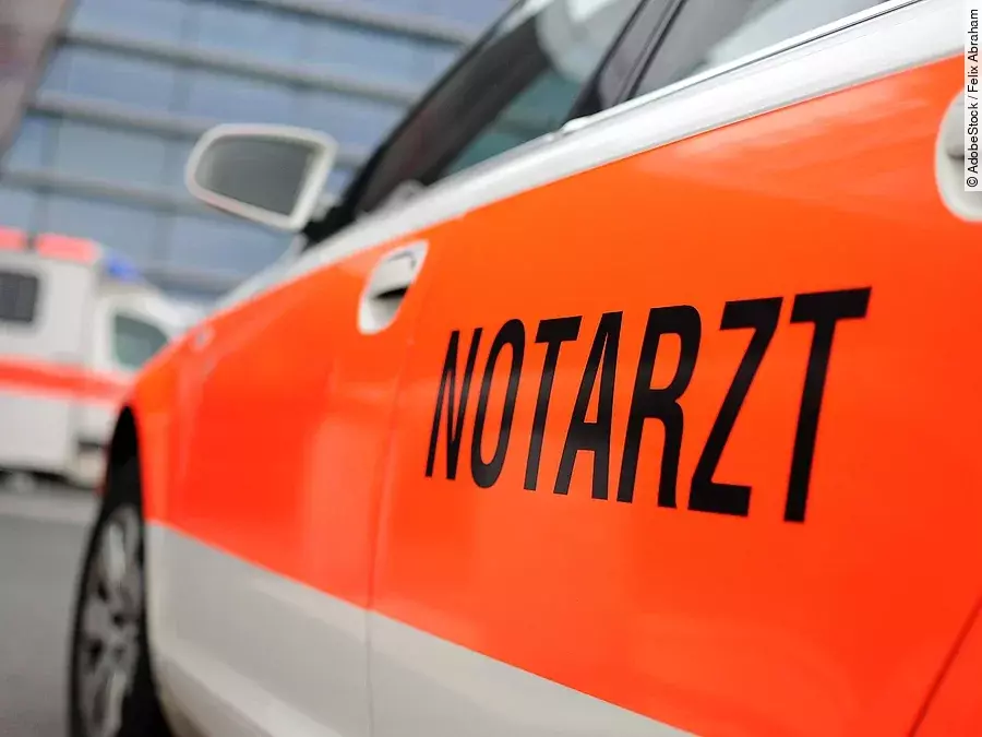 Notarzt Ein Auto mit der Aufschrift "Notarzt".