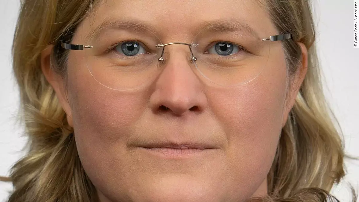 Claudia Reich Claudia Reich