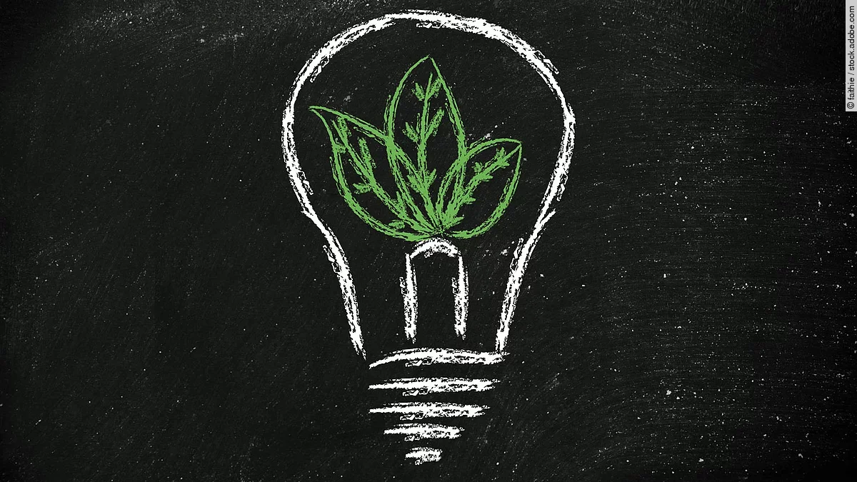 Eine gezeichnete Glühbirne, deren Inhalt eine Pflanze ist.