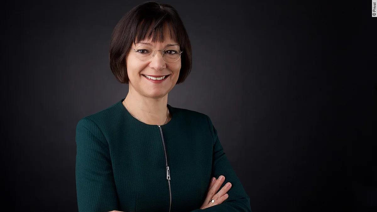 Dr. Bernadette Klapper