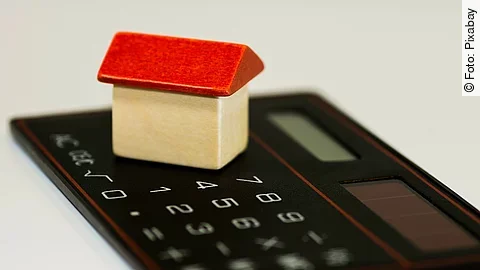 Taschenrechner Taschenrechner mit Holzhaus