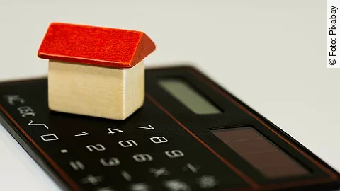 Taschenrechner Taschenrechner mit Holzhaus