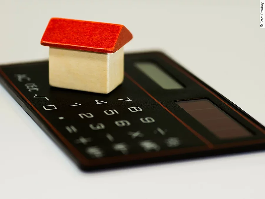 Taschenrechner Taschenrechner mit Holzhaus