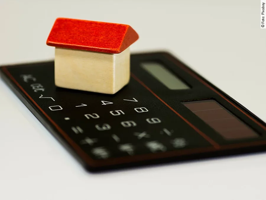 Taschenrechner Taschenrechner mit Holzhaus