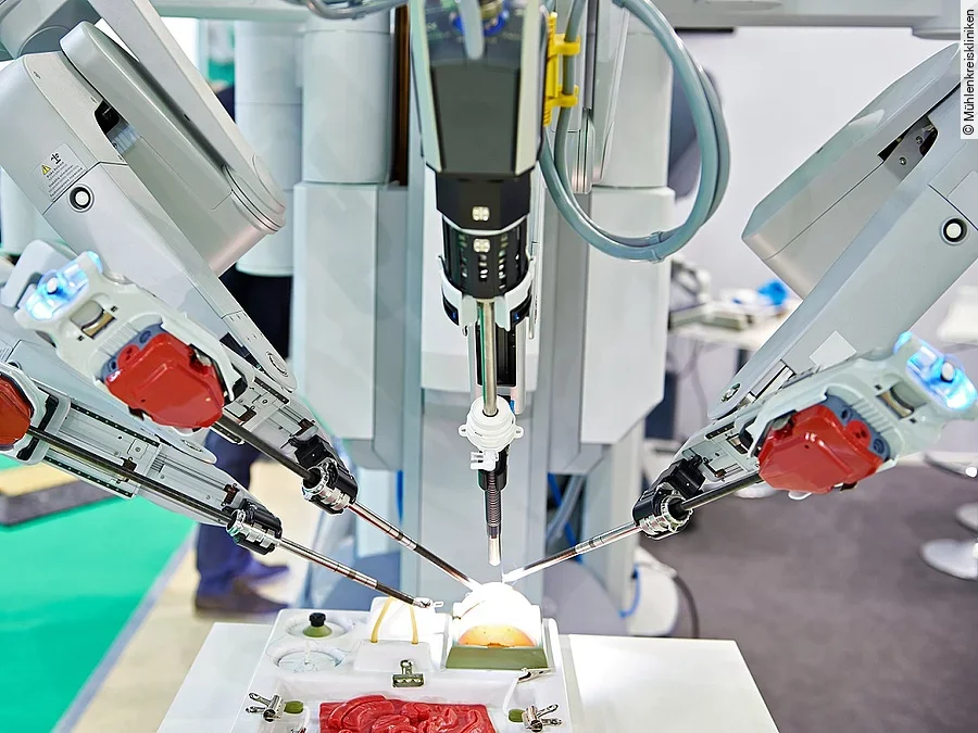 Ein OP-Roboter wie dieser soll im Krankenhaus Lübbecke aufgebaut werden.