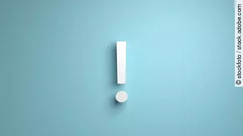 Weißes Ausrufezeichen vor hellblauem Hintergrund.