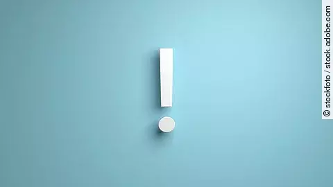 Weißes Ausrufezeichen vor hellblauem Hintergrund.