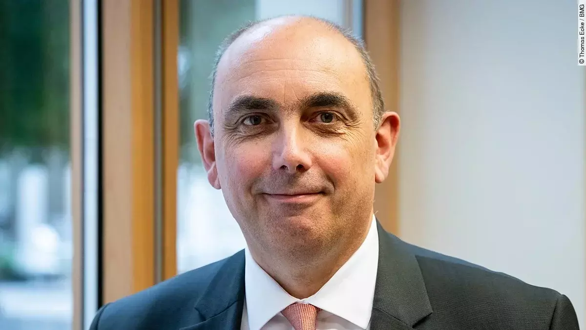 Prof. Lars Schaade Prof. Lars Schaade