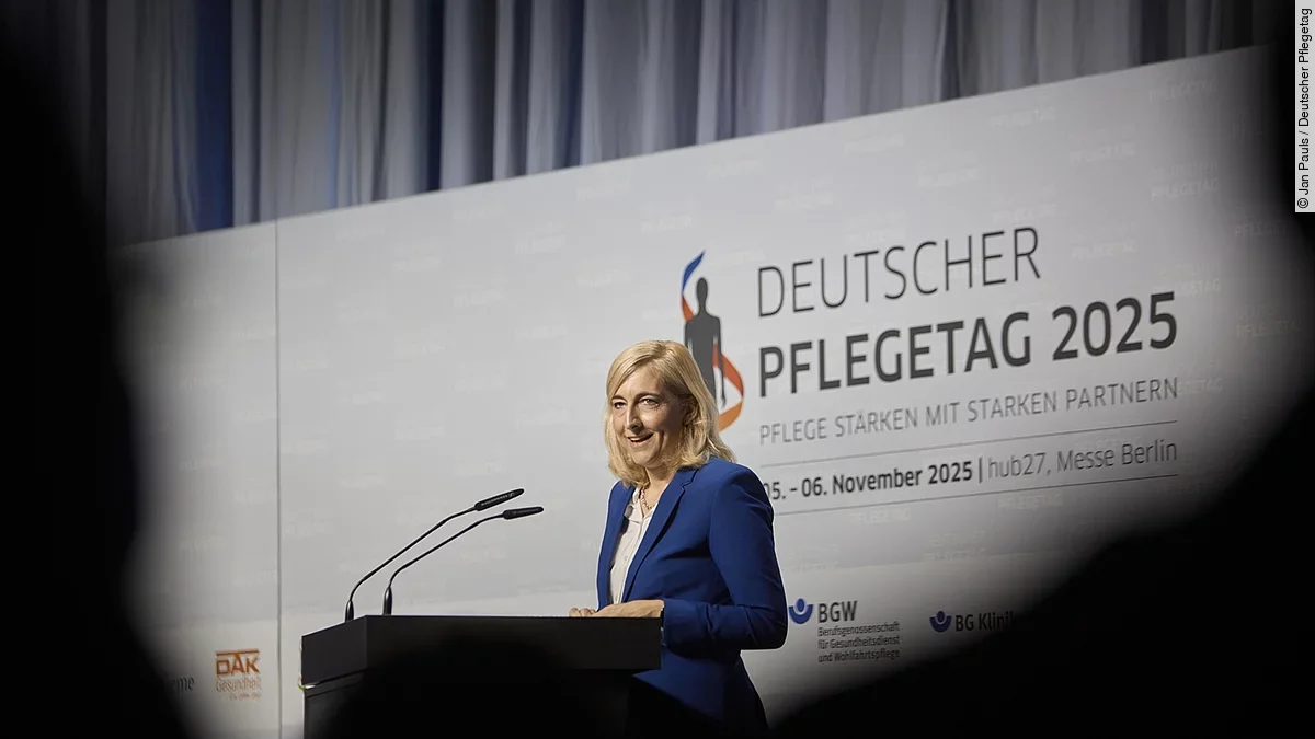 Nina Warken auf dem Deutschen Pflegetag 2025 Nina Warken auf dem Deutschen Pflegetag 2025