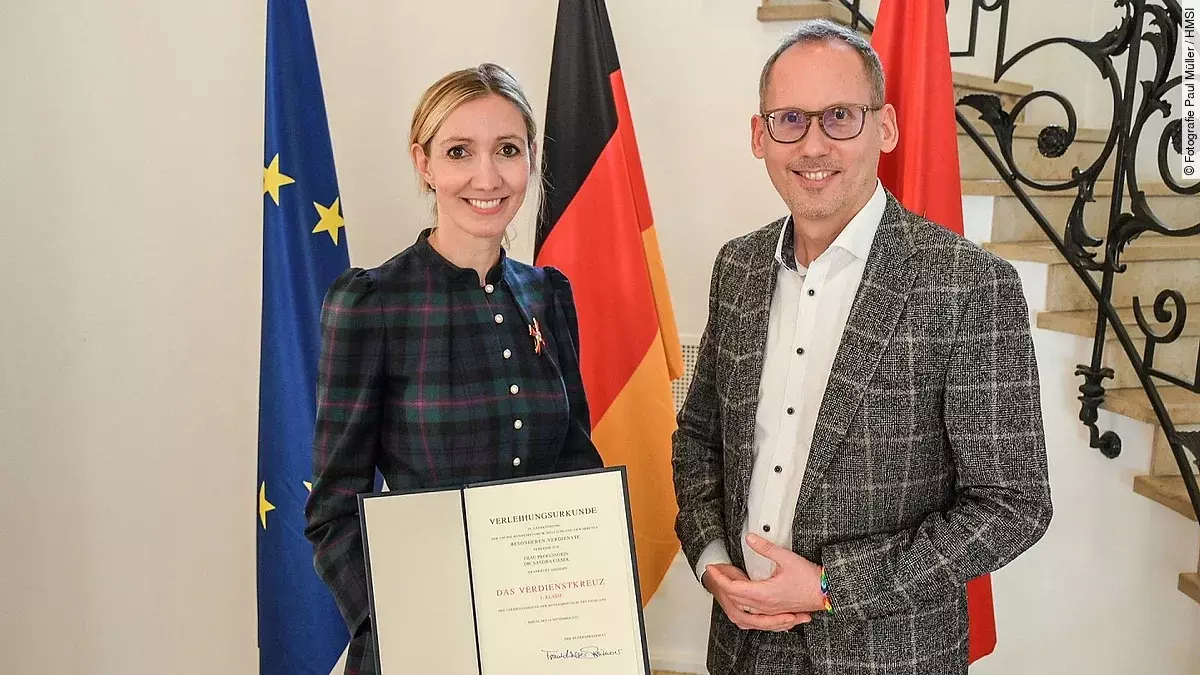 Prof. Sandra Ciesek und Sozialminister Kai Klose