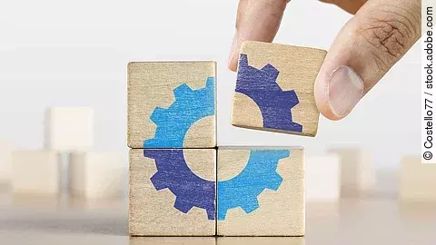 Fusion Vier Würfel, die ein Zahnrad ergeben