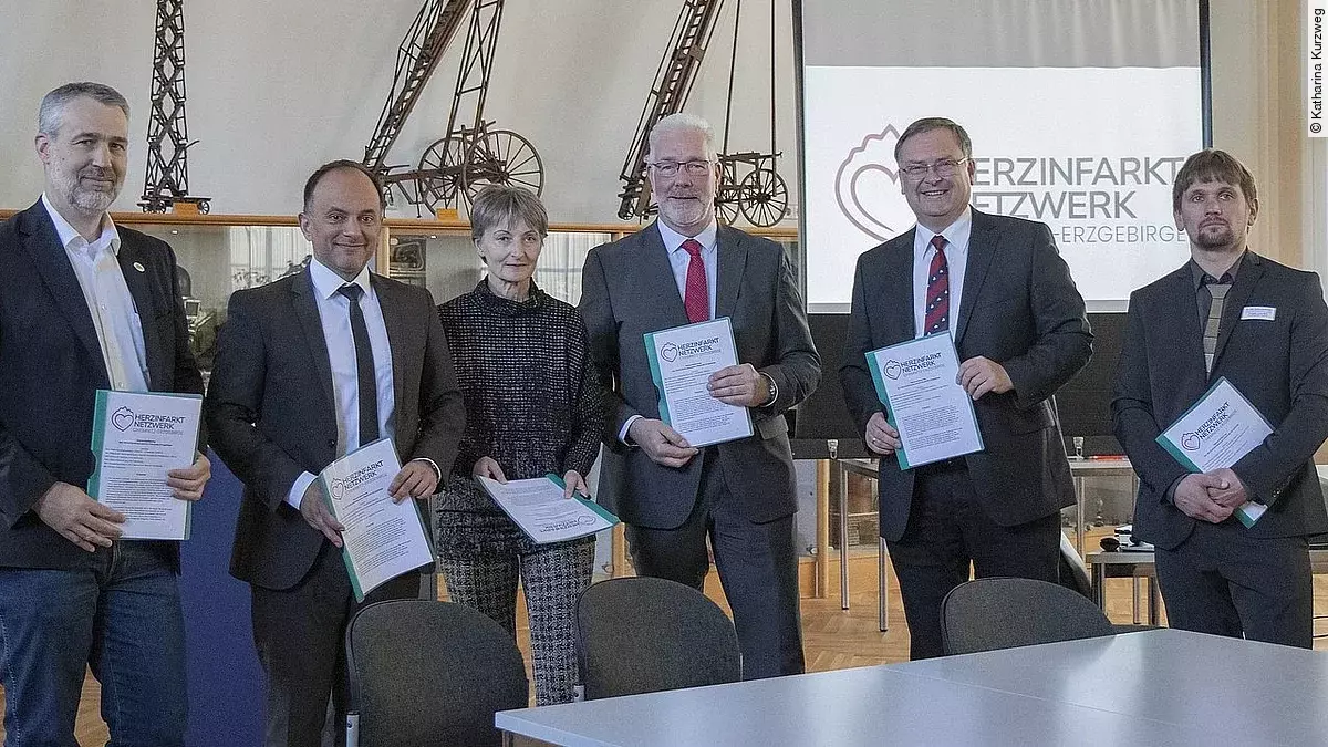 Von links: Boris Altrichter, Prof. Karim Ibrahim, Dr. Britt Scholz, Dr. Thomas Ketteler, Sven Spenke, Dr. Danny Scheithauer Von links: Boris Altrichter, Prof. Karim Ibrahim, Dr. Britt Scholz, Dr. Thomas Ketteler, Sven Spenke, Dr. Danny Scheithauer