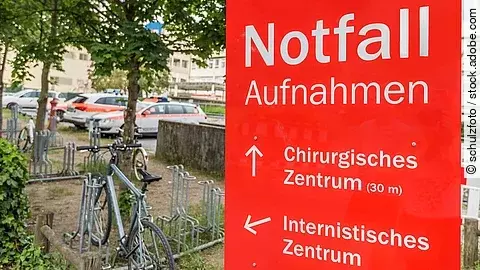 Hinweistafel Notaufnahme