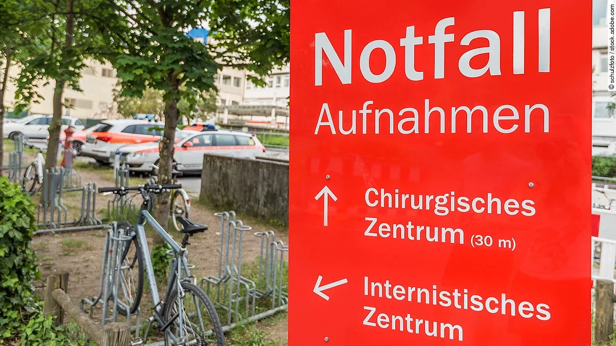 Hinweistafel Notaufnahme