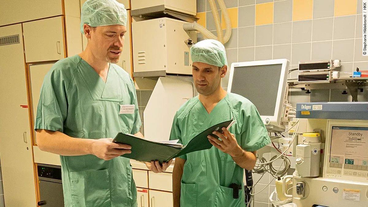 Ulrich Blumenthal mit einem Kollegen