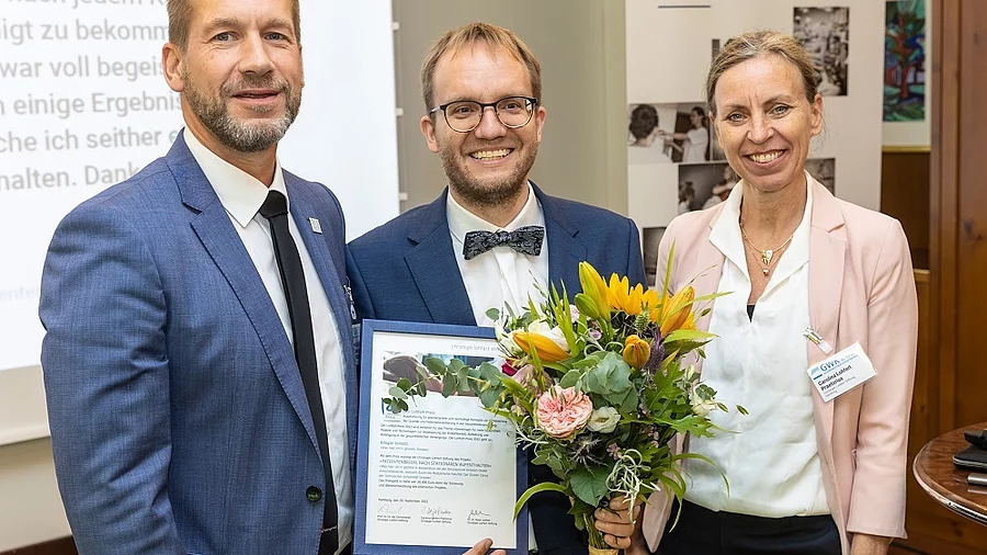 Ansgar Jonietz mit dem Vorstand der Lohnfert-Stiftung.