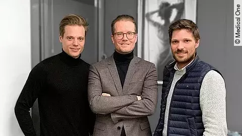 Nico Kutschenko (l.) und Eiko Gerten (r.), Gründer von MediDate, mit neuem CEO Tim Nilsson Nico Kutschenko (l.) und Eiko Gerten (r.), Gründer von MediDate, mit neuem CEO Tim Nilsson