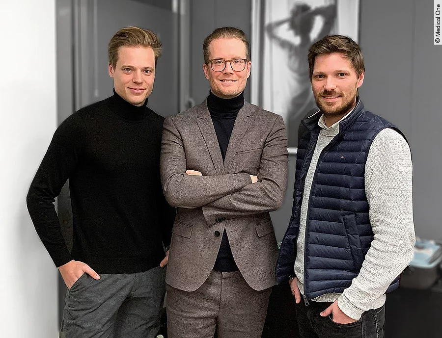 Nico Kutschenko (l.) und Eiko Gerten (r.), Gründer von MediDate, mit neuem CEO Tim Nilsson Nico Kutschenko (l.) und Eiko Gerten (r.), Gründer von MediDate, mit neuem CEO Tim Nilsson