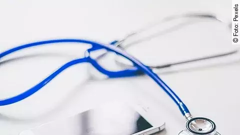 Smartphone und Stethoskop