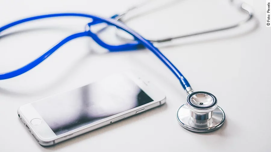 Smartphone und Stethoskop