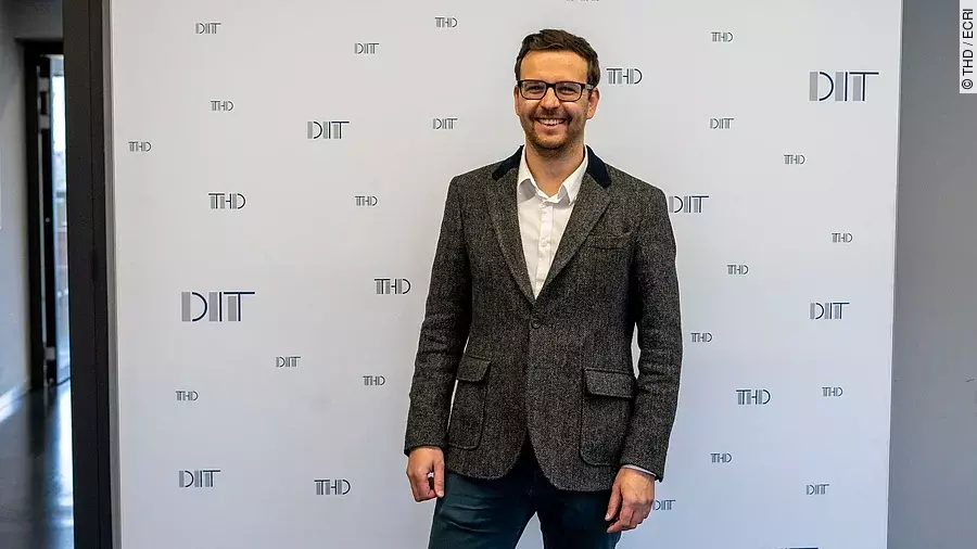 Prof. Dominik Böhler Prof. Dominik Böhler