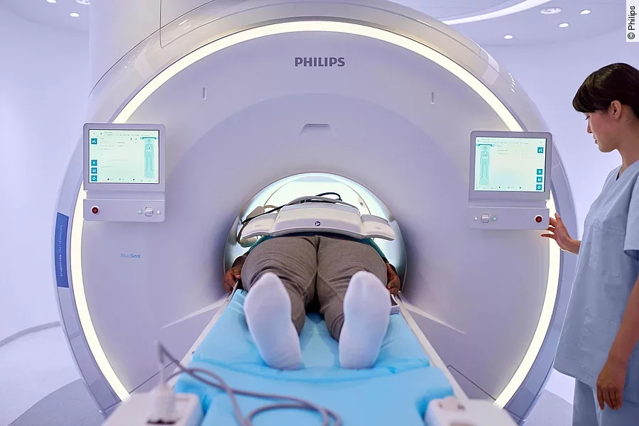 MR 5300 mit BlueSeal Magnet in Betrieb MR 5300 mit BlueSeal Magnet in Betrieb