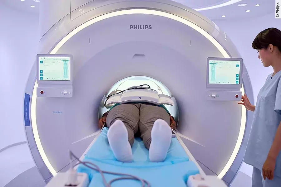 MR 5300 mit BlueSeal Magnet in Betrieb MR 5300 mit BlueSeal Magnet in Betrieb