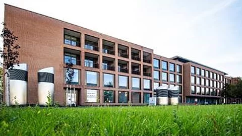 Neue Reha-Klinik des Unfallkrankenhaus Berlin Die neue Reha-Klinik in Berlin-Marzahn zählt 151 Betten auf fünf Stationen.
